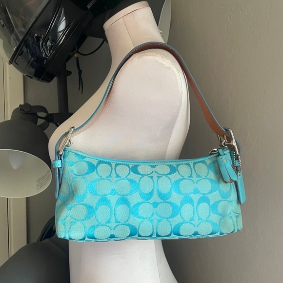 Vintage Coach 6371 Azure Blue Signature Jacquard Hamptons Demi Baguette - Picture 15 of 15